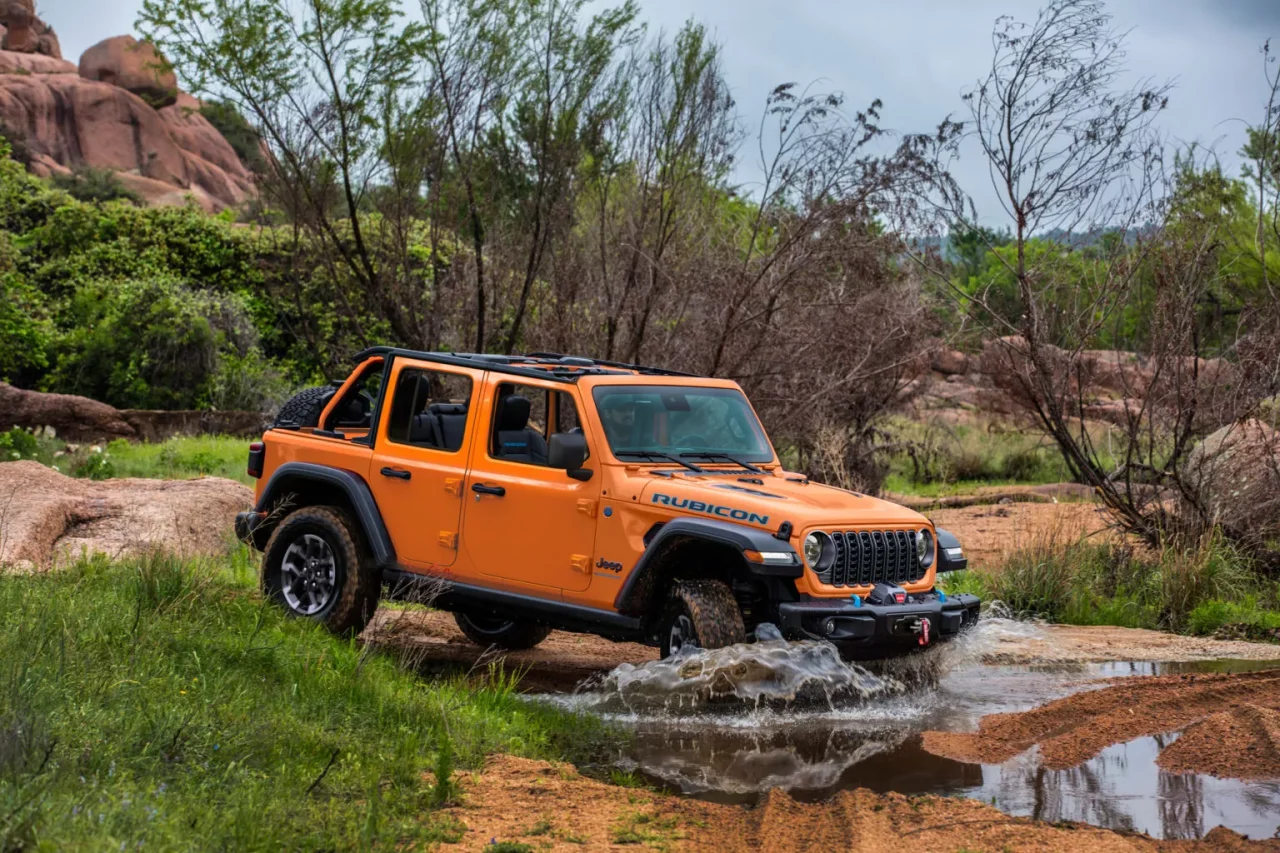 Jeep apresenta o vibrante laranja 'Joose' para Wrangler e Gladiator 2025