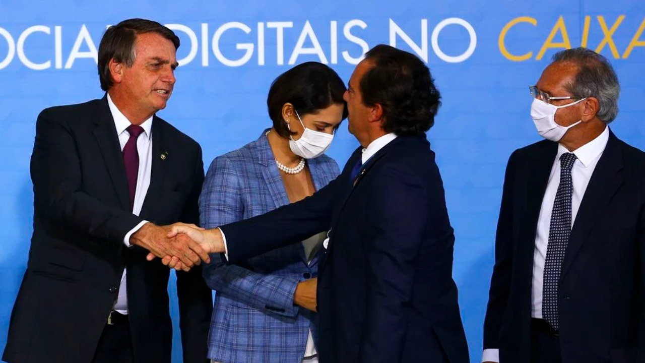 O ex-presidente Jair Bolsonaro, a ex-primeira-dama Michelle Bolsonaro, o ex-presidente da Caixa, Pedro Guimarães e o ex-ministro da Economia, Paulo Guedes. Foto: Marcelo Camargo/Agência Brasil