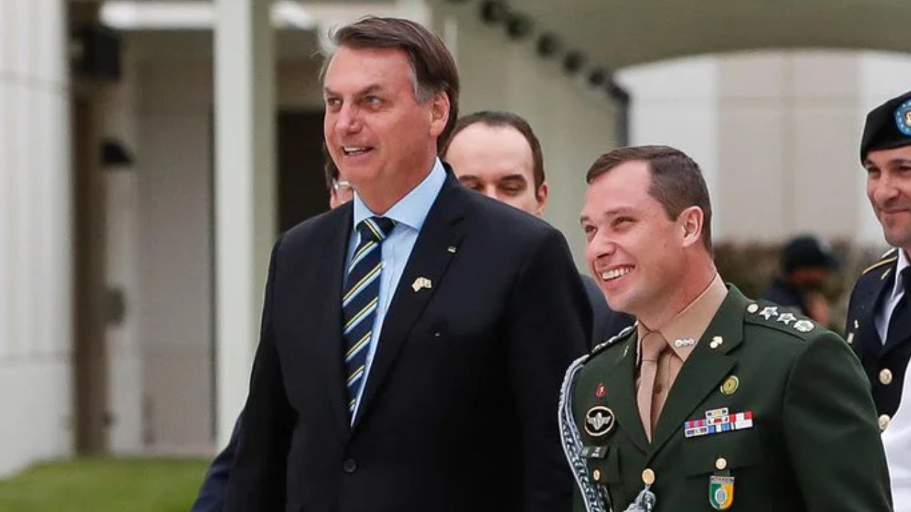 Jair Bolsonaro e Mauro Cid (Créditos:Foto/Reprodução)