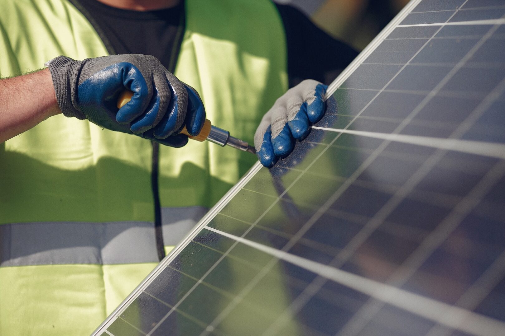 Painel solar no 'Minha Casa, Minha Vida' deve encarecer conta de luz: R$ 1 bi por ano