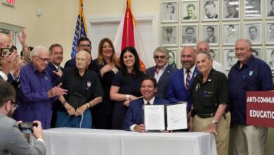 Ron DeSantis EUA Escolas da Flórida incluirão educação anticomunista no currículo comunismo