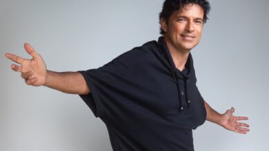 Jorge Vercillo apresenta a turnê JV30 no Teatro Riachuelo