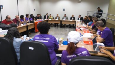 Professores universitarios em greve avaliam proposta do governo federal