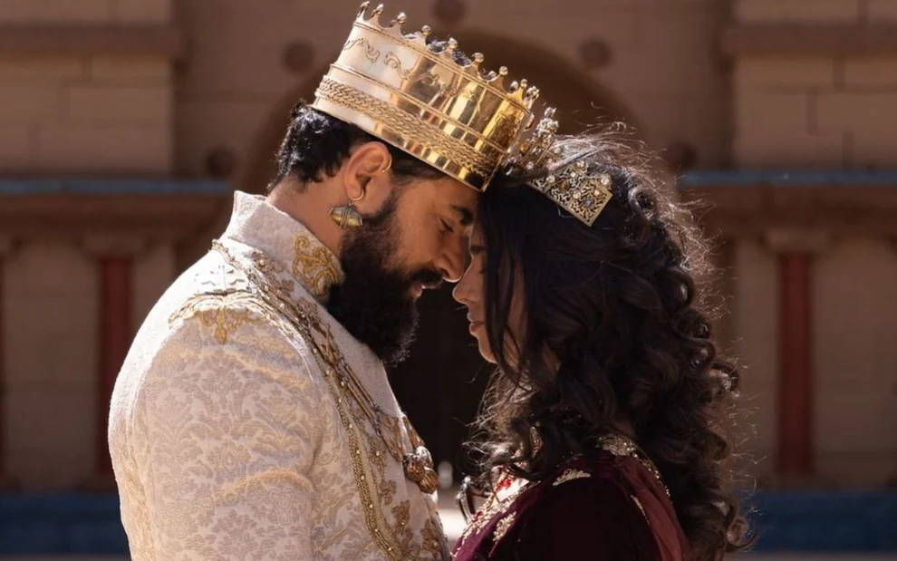 Xerxes (Carlo Porto) e Hadassa/Ester (Nathalia Florentino) em A Rainha da Pérsia