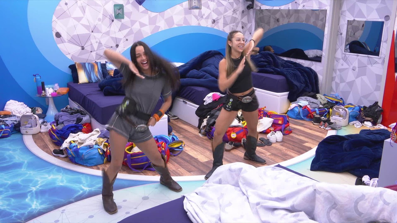 BBB 25: Eva e Renata fazem 'apresentação' para chamar João Gabriel e João Pedro ao Raio-X
