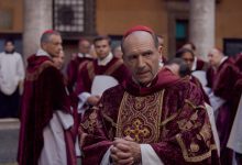 'Conclave' desconstrói a imagem do ‘religioso perfeito’ nas salas do Vaticano