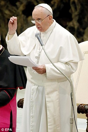 Papa Francisco lançou hoje um ataque mordaz sobre a injustiça económica e da "cultura do descartável" da globalização 