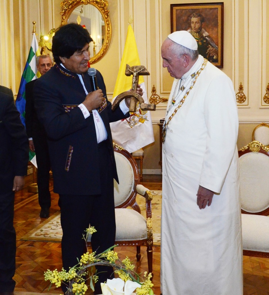 O Papa negou ter ficado ofendido com o presente (Foto: Jose LIrauze/ ABI) 