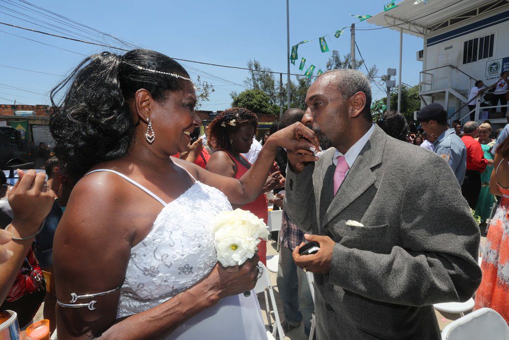 casamento-comunitario-na-Mangueira-002