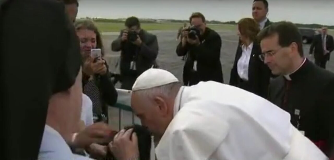 papa-abençoa-menino