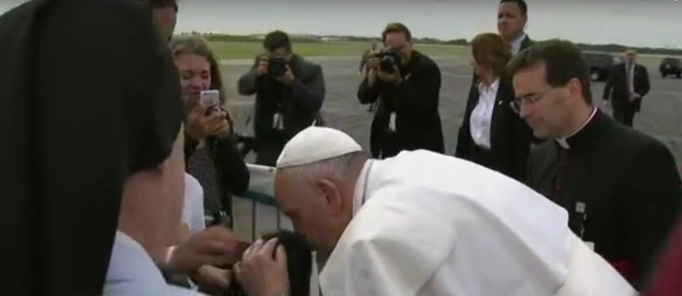 papa-abençoa-menino