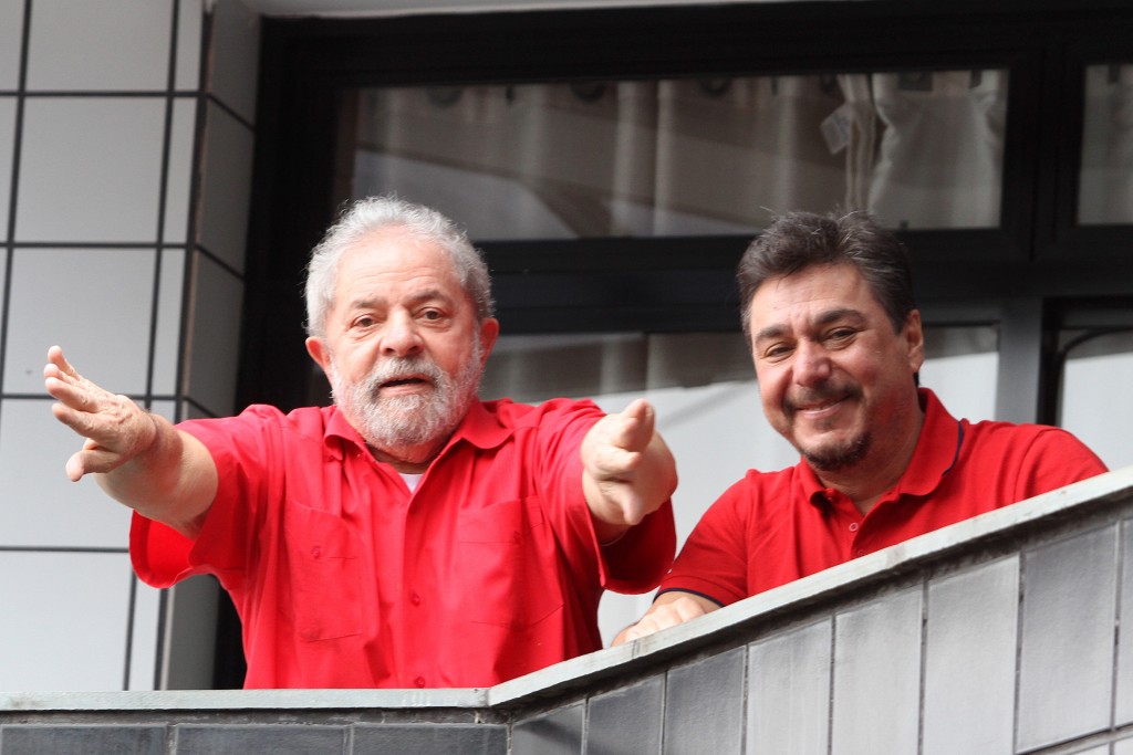 AG manifestacao em apoio ao ex presidente Lula SBC 005 e1458053711871 1