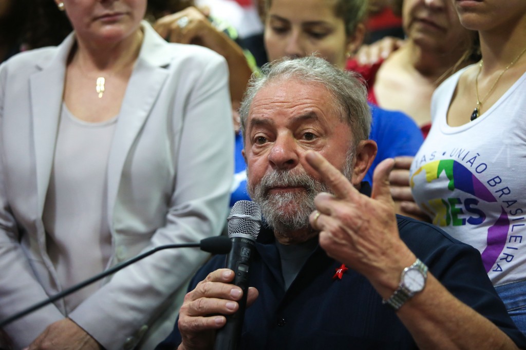 PP Ex presidente Lula fala com jornalistas apos prestar depoimento na Policia Federal 201603040004 e1457119685322 1