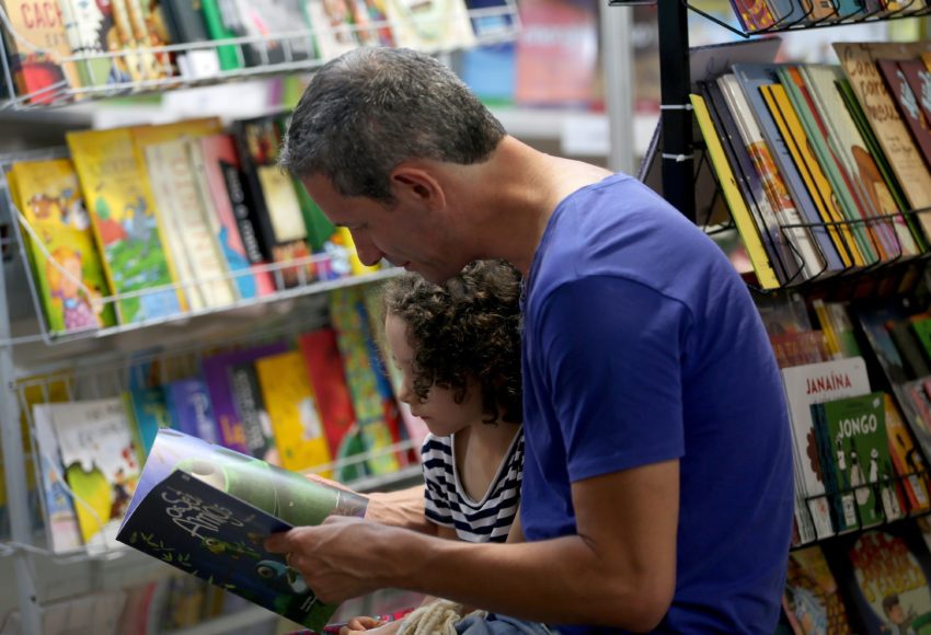 criança lendo leitura 1