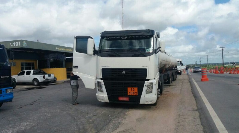 Motorista é preso no RN ao dirigir bêbado uma carreta de combustíveis