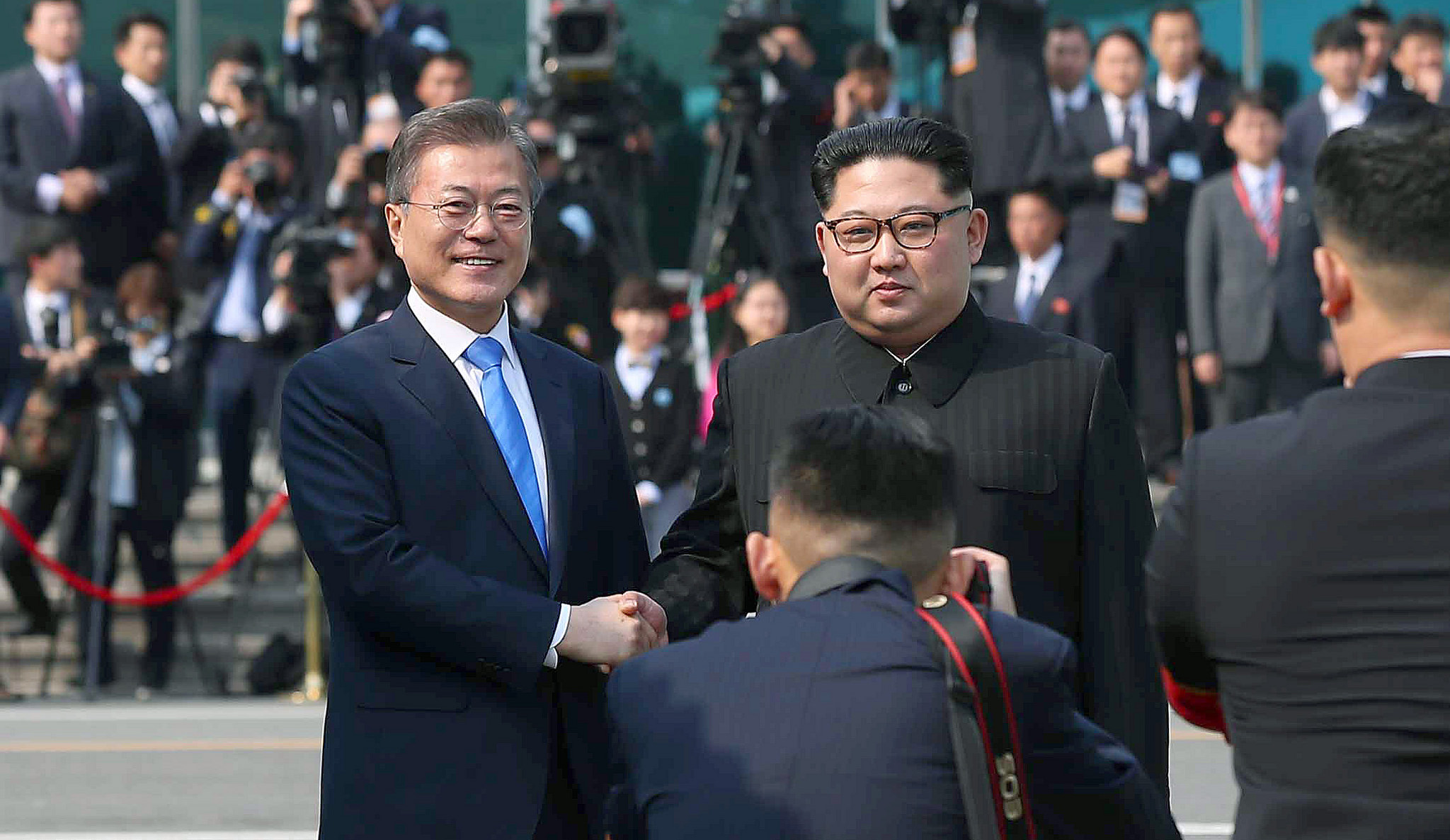 kim jong un e moon jae in