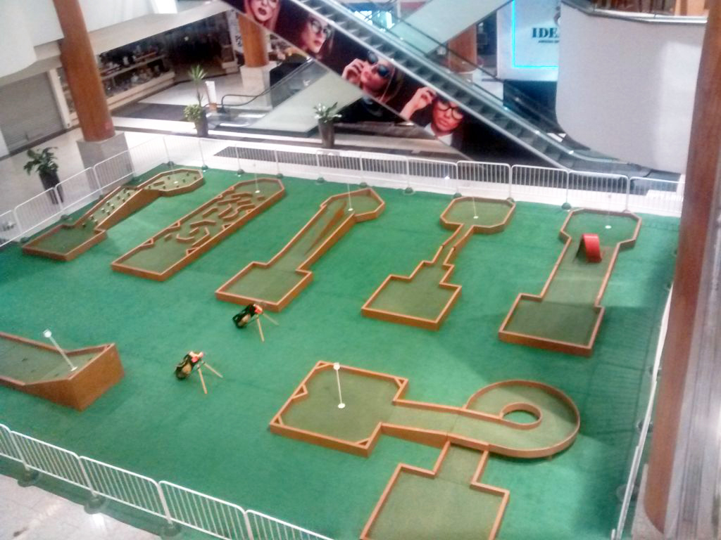 Mini golf é atração no Natal Shopping