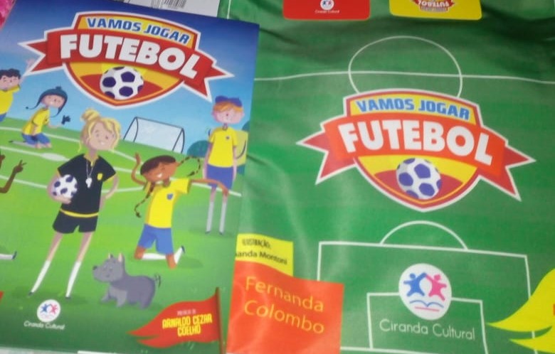 vamos jogar futebol livro infantil da ex-bandeirinha Fernanda Colombo