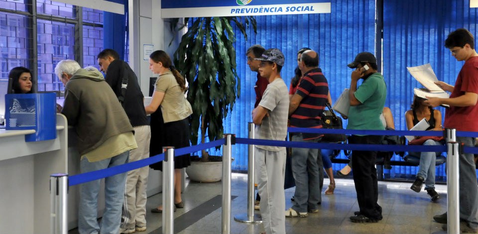 INSS convoca quase 180 mil beneficiários para perícia