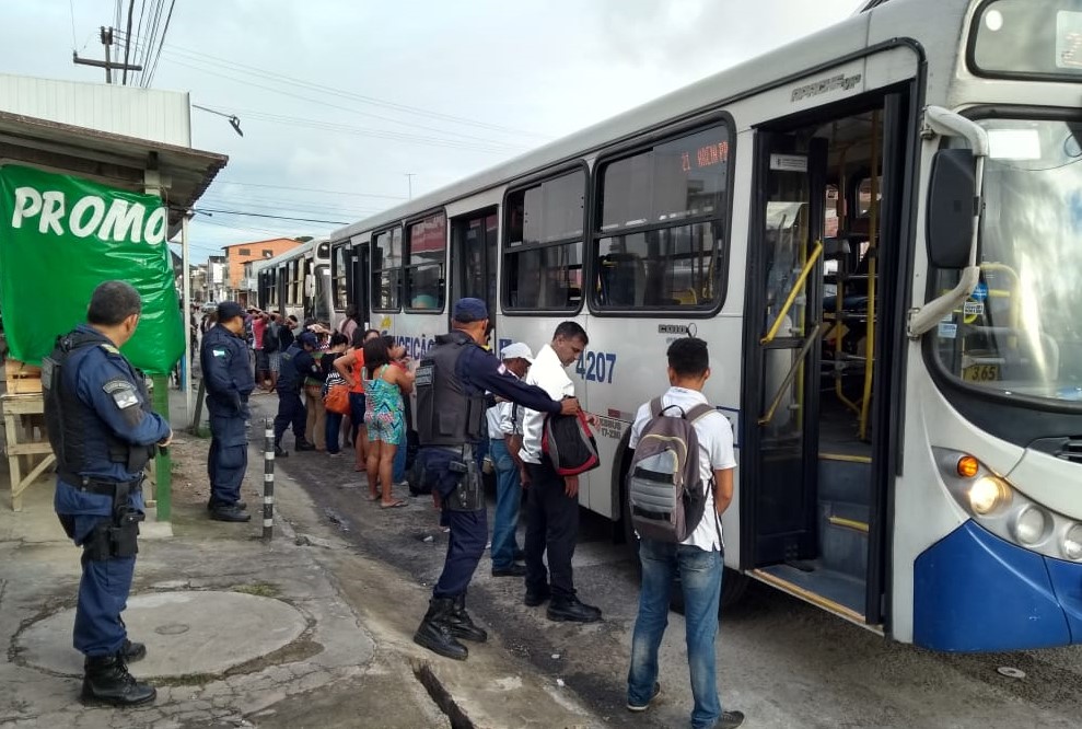 ônibus em Felipe Camarão