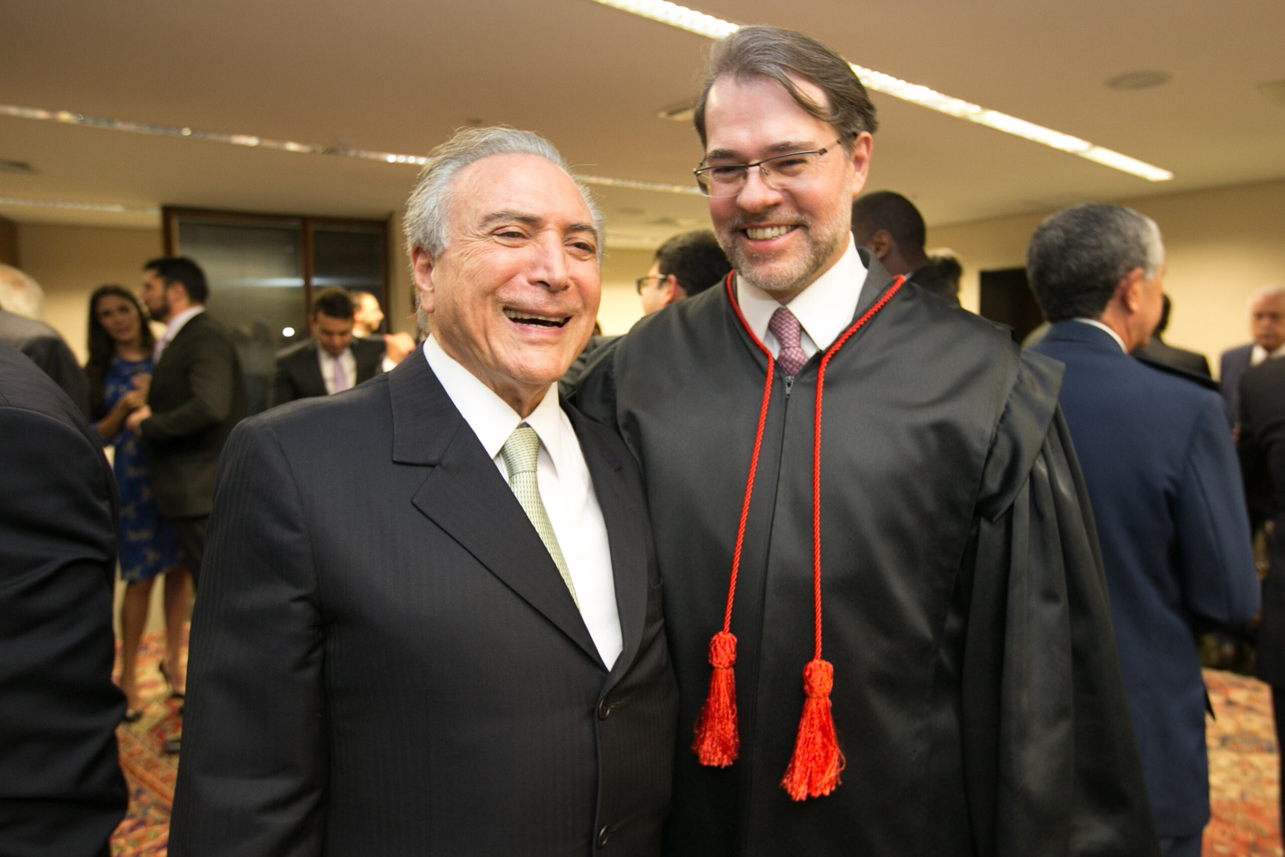 Dias Toffoli e michel temer aumento salário ministros STF