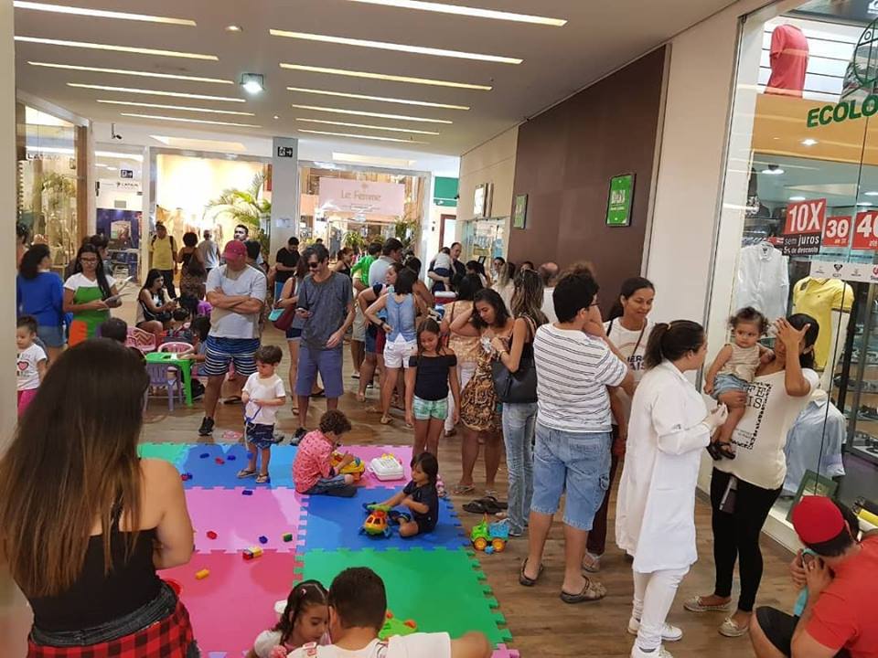 Postos de vacina contra pólio e sarampo são montados em shoppings de Natal