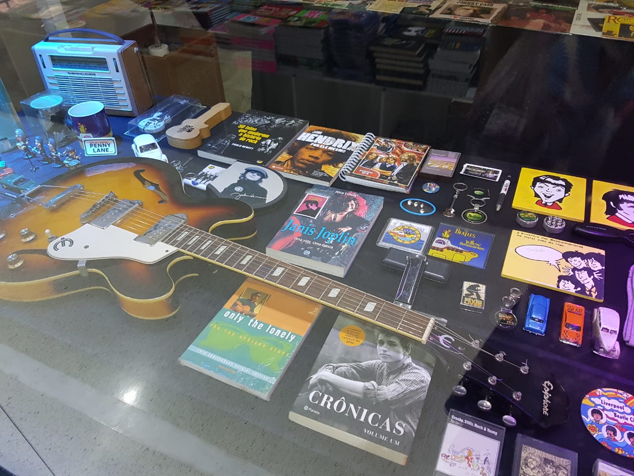 Praia Shopping reune gerações para comemorar o dia dos pais com muito rock in roll