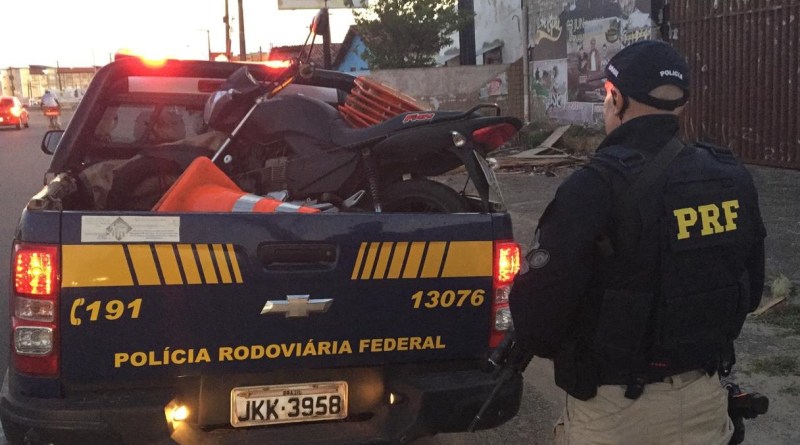 Homem é preso com CNH falsa e motocicleta adulterada em Parnamirim