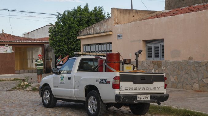 Carro fumacê passa a circular em toda área urbana de Mossoró