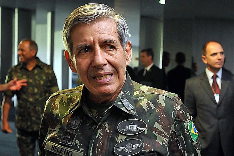 General Heleno defende uso de atiradores de elite contra criminosos