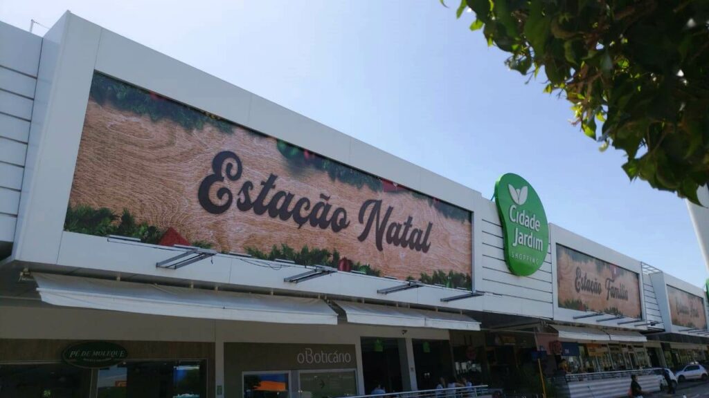 Fachada com decoração natalina shopping cidade jardim