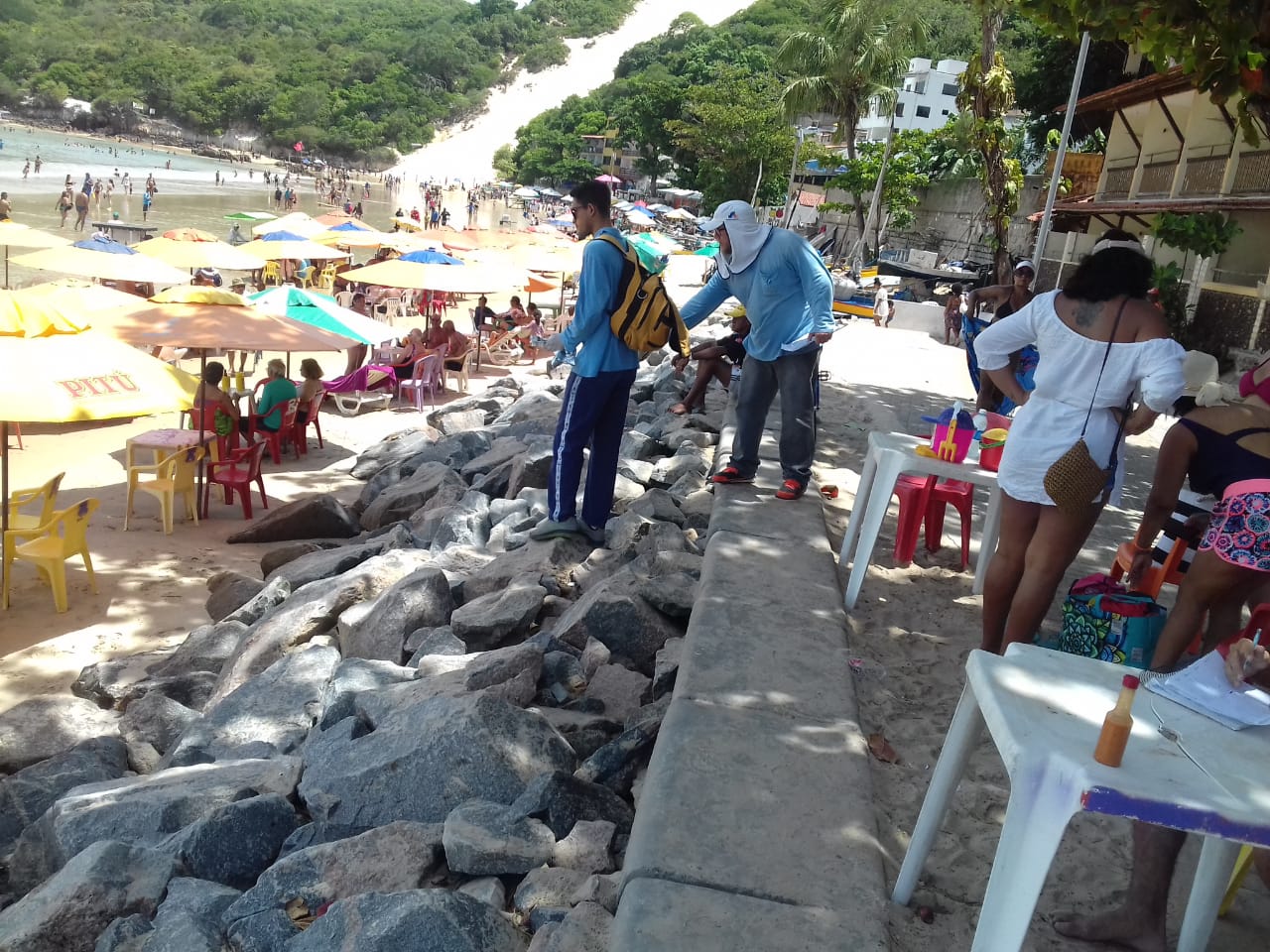 Equipe da SMS continua a desratização na orla de Ponta Negra