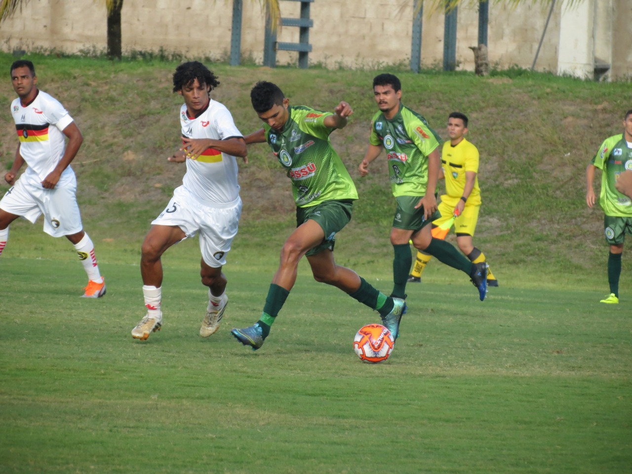 Globo e Assu empatam sem gols no Estádio Barrettão