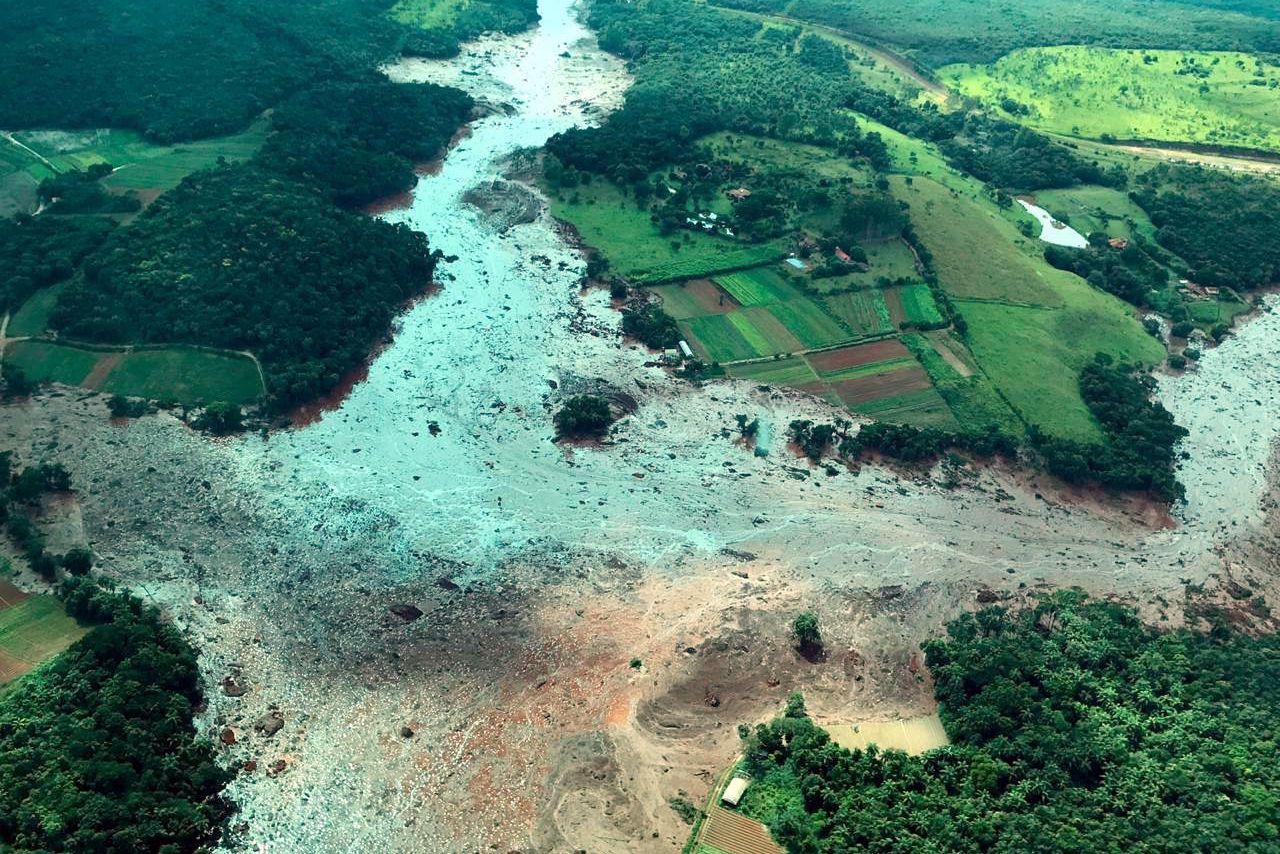 Sobrevoo da área atingida pelo rompimento da barragem em Brumadinho.