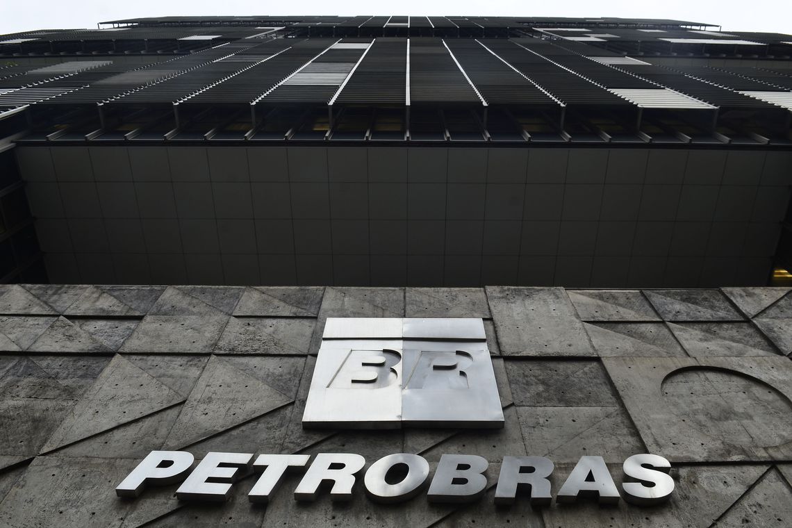 Após quatro anos de prejuízos Petrobras volta a dar lucro