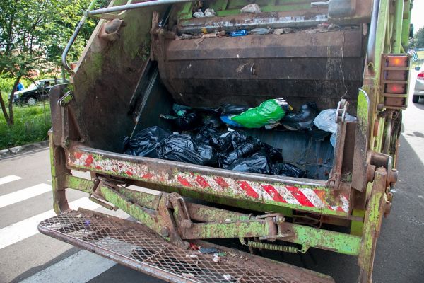 Empresa é condenada pelo MPT-RN após gari cair de caminhão e morrer