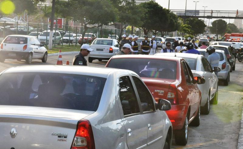 Veículos de placas finais 1 e 2 devem pagar taxa de licenciamento nesta semana