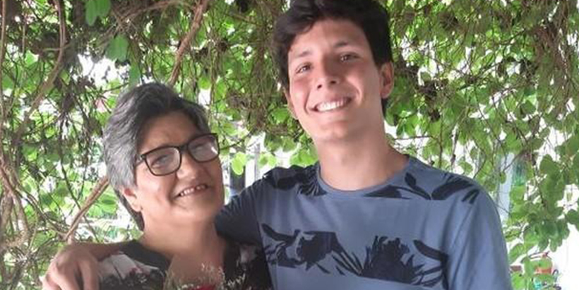 Filho faz homenagem em sua formatura para mãe que vendeu doces para ele conseguir estudar Dae Sung Robson Simione da Costa Mossoró