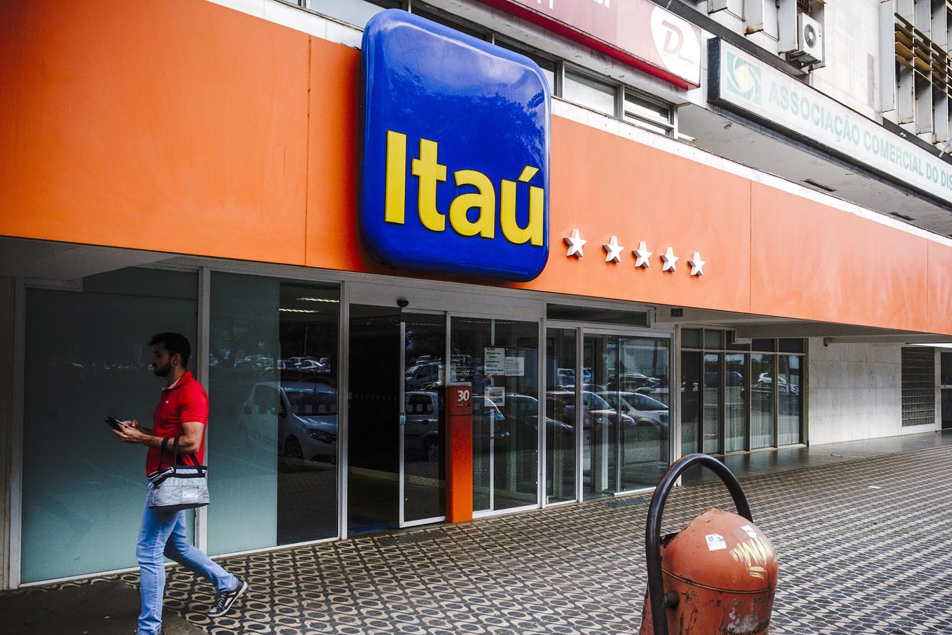 Itaú Unibanco planeja fechar até 400 agências no Brasil