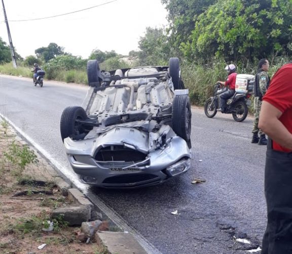 Mulher morre após batida frontal em trecho da Prudente de Morais Gislâne Cruz do Nascimento