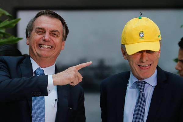 Bolsonaro e Paulo Guedes cogitam moeda comum com Argentina