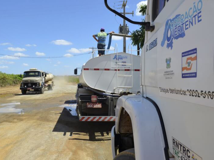 operação vertente 3 Devido ao colapso no abastecimento de água 3 municípios do RN voltam a receber carros pipa