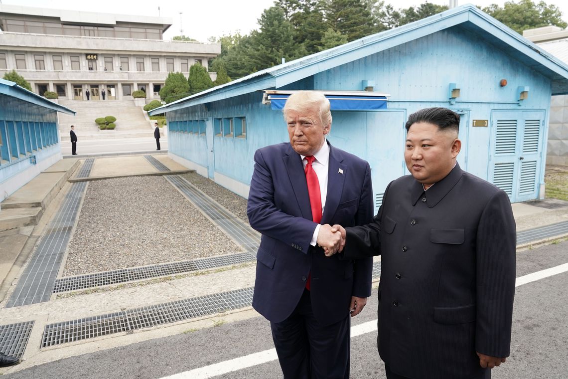 Trump cruza fronteira da Coreia do Norte e faz história com Kim Jong un