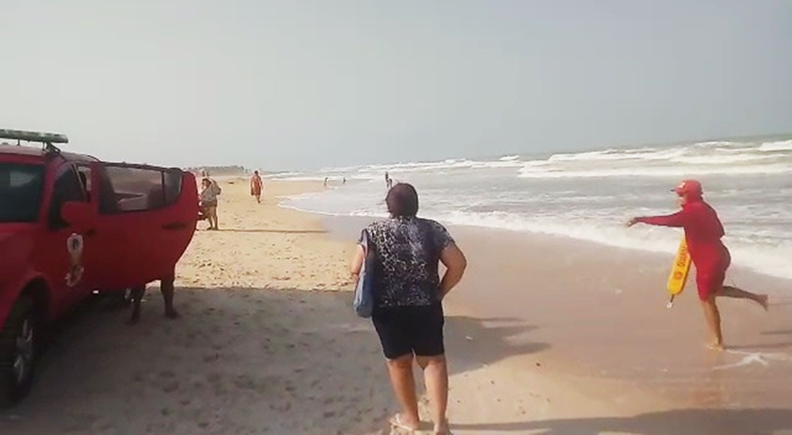 Bombeiros resgatam turistas na Praia de Búzios no RN 1