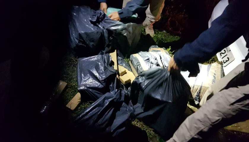 Carro é perseguido em Monte Alegre cai em lagoa e PRF apreende mais de 160kg de maconha