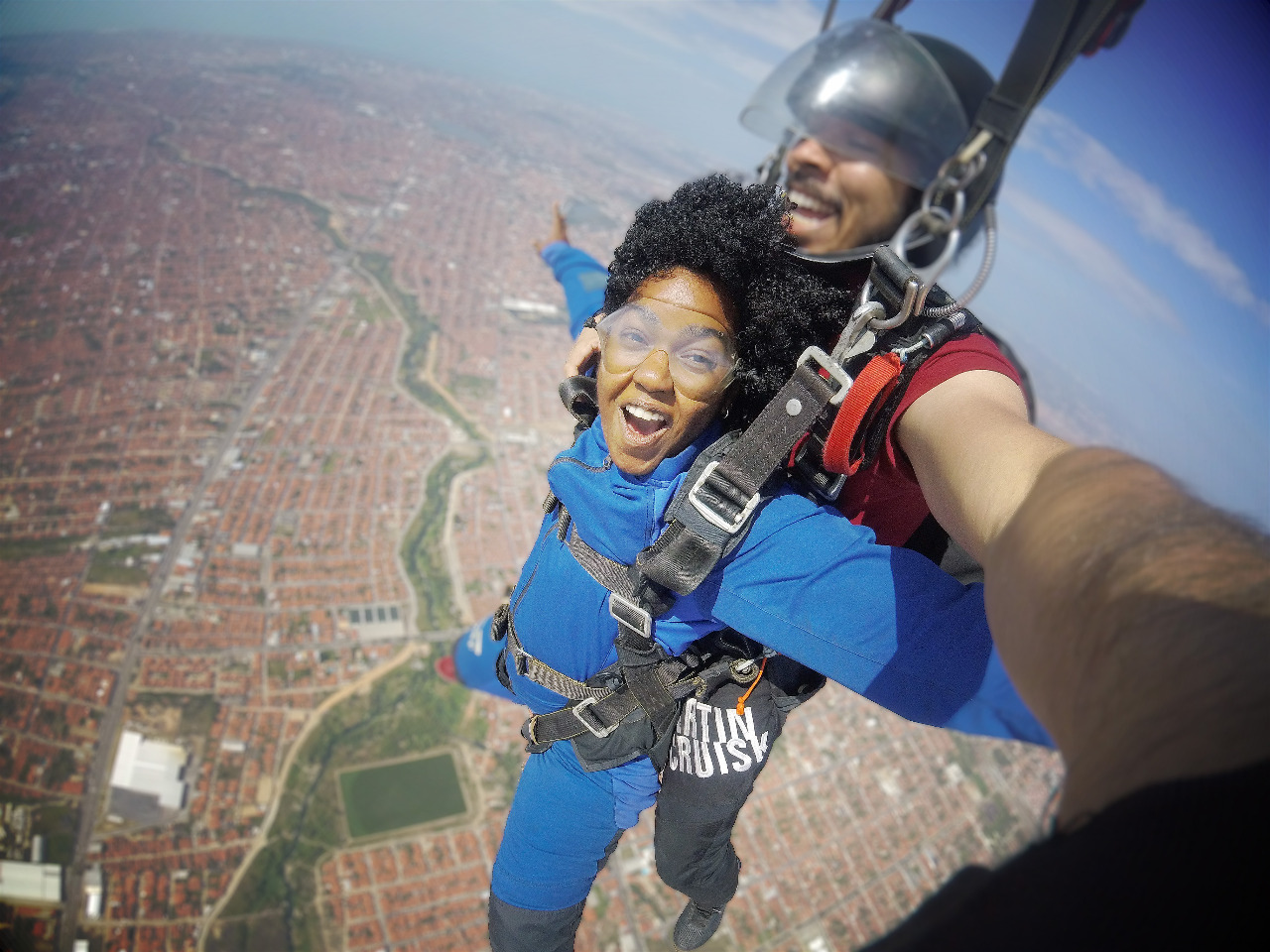 Evento oferece voos panorâmicos pela grande Natal e salto de paraquedas para os aventureiros