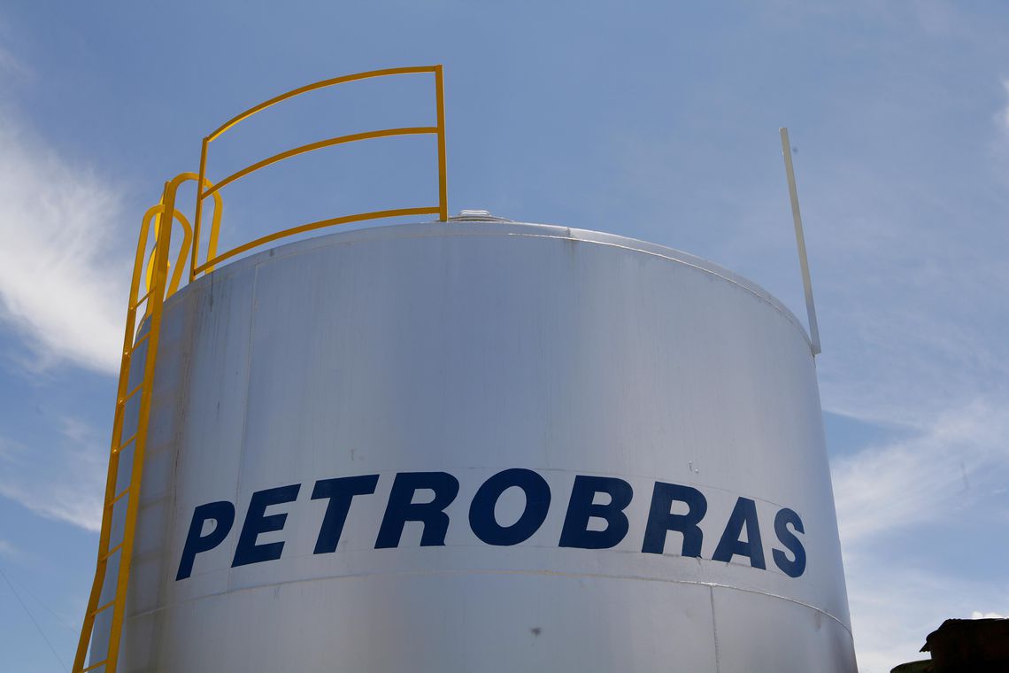 Novo aumento da Petrobras deixa gasolina 25 mais cara nas refinarias