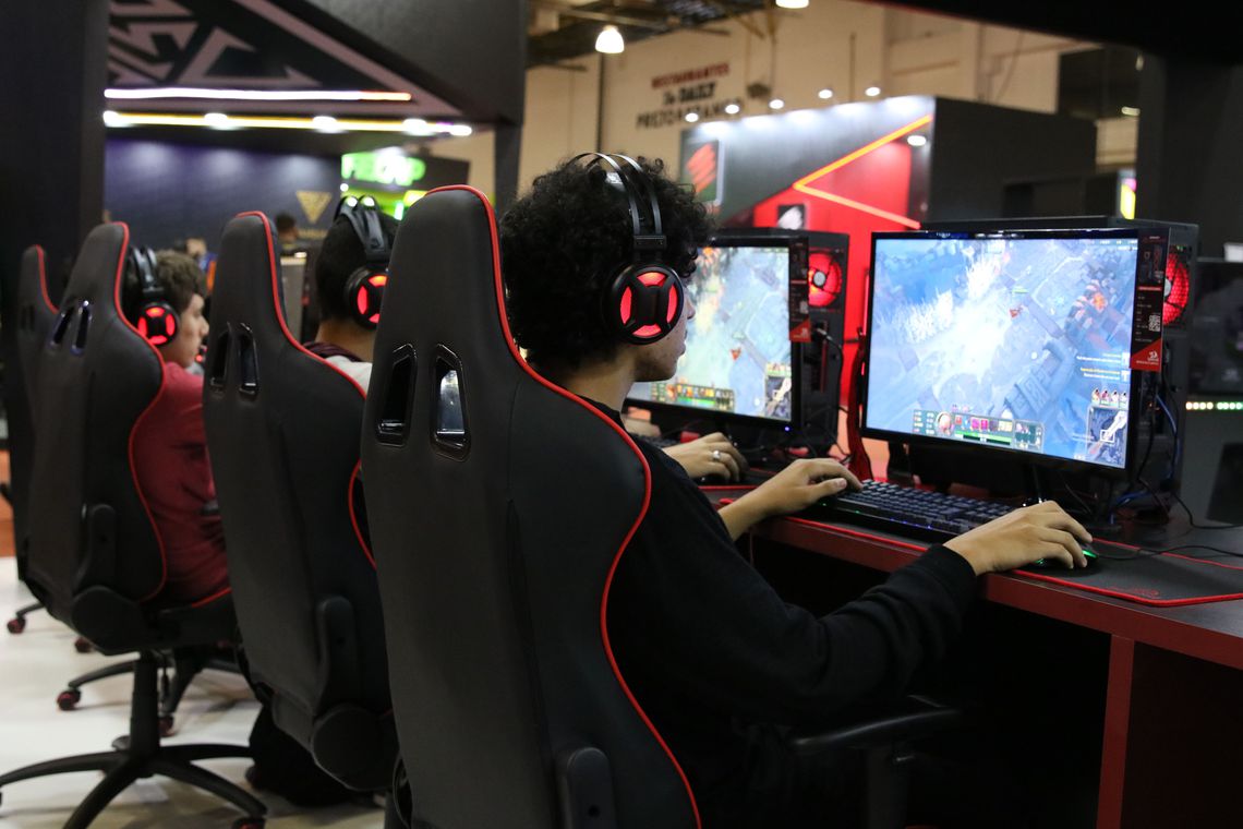 China vai restringir jogos online em 90 minutos por dia