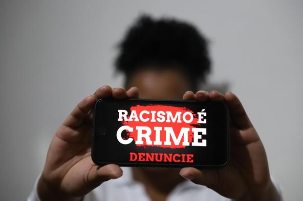 racismo é crime denuncie