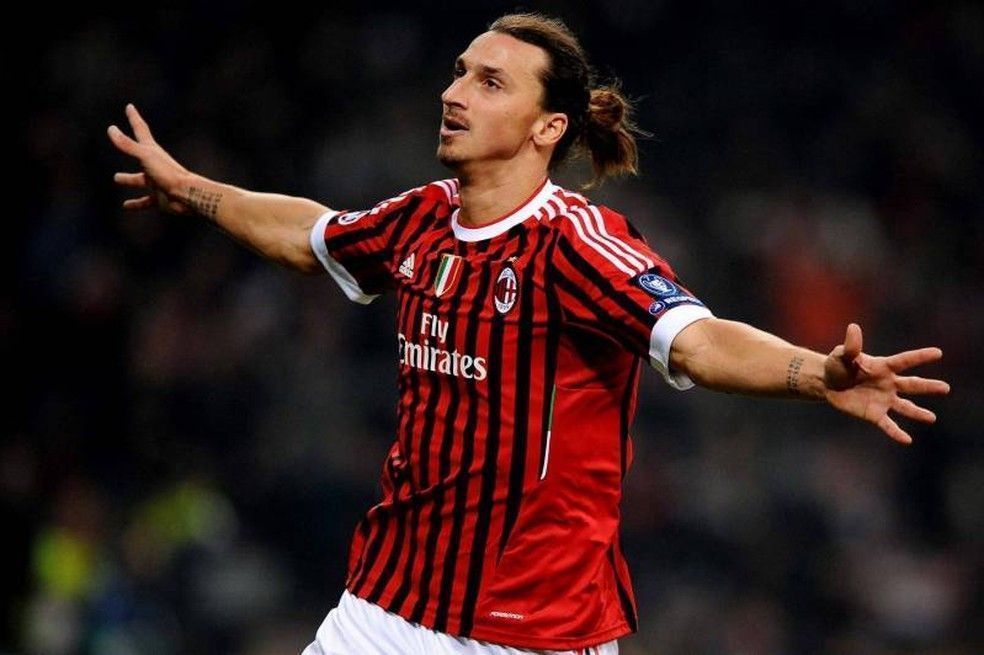 Milan anuncia oficialmente Ibrahimovic como novo reforço